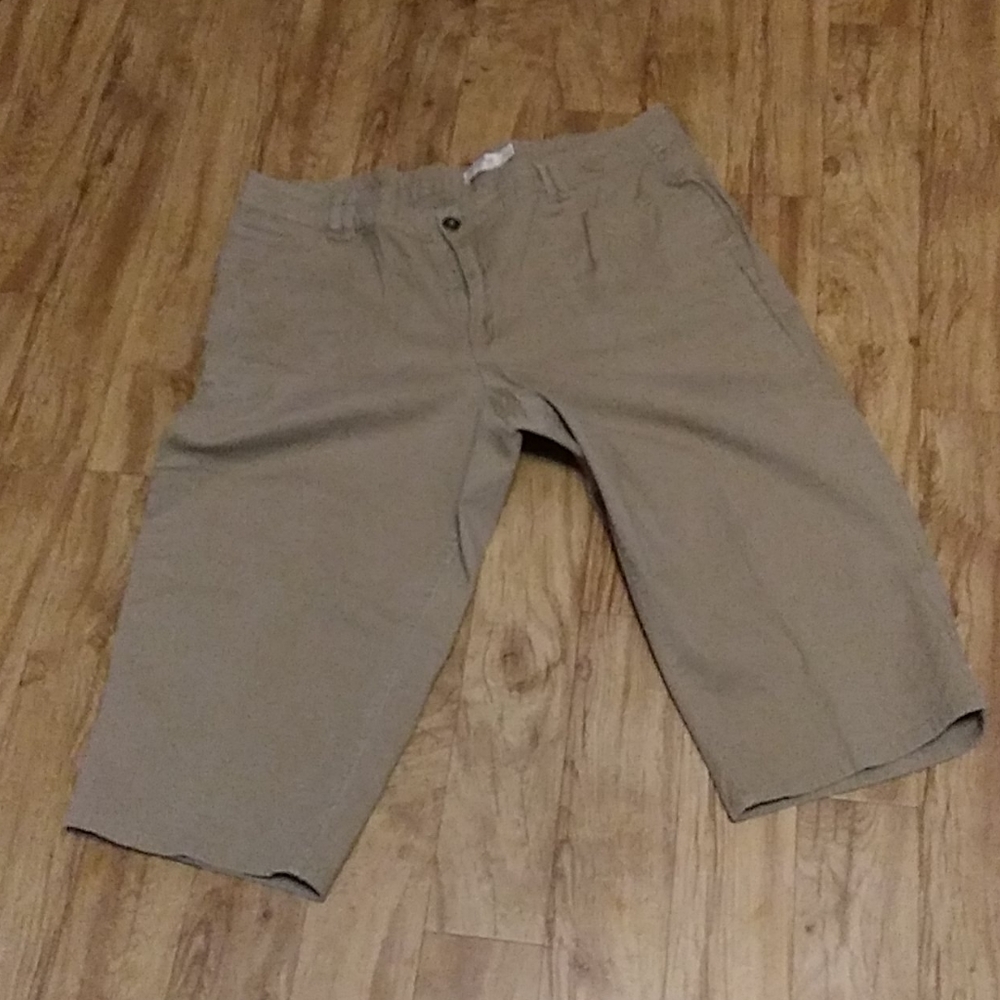 Faded Glory capris.